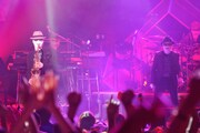 「藤井フミヤ 30th Anniversary Tour vol.2 TRUE LOVE」中野サンプラザ公演のアンコールの様子。（撮影：三浦憲治）
