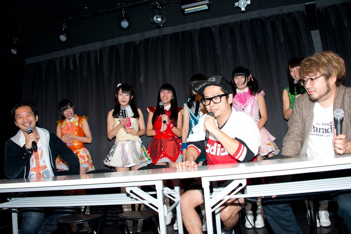 青山☆聖ハチャメチャハイスクール「メチャハイの逆襲～BEYOND THE DARKNESS～」PV制作発表記者会見の様子。