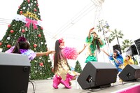 11月2日に大阪・大阪南港ATCで行われたたこやきレインボーのライブの様子。