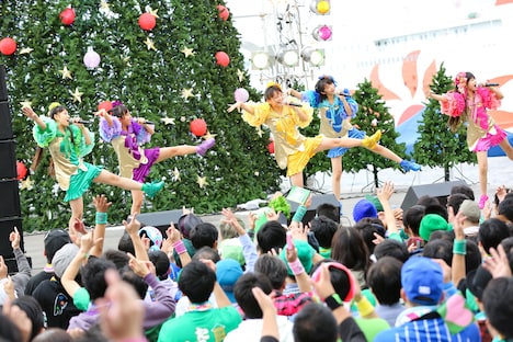 11月2日に大阪・大阪南港ATCで行われたたこやきレインボーのライブの様子。