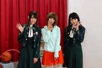 左から松村沙友理、後藤まりこ、中田花奈。