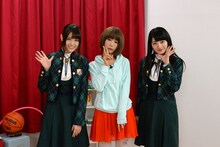 左から松村沙友理、後藤まりこ、中田花奈。