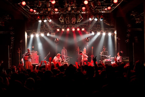 SPECIAL OTHERSの全国ツアー初日公演の様子。
