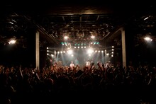 SPECIAL OTHERSの全国ツアー初日公演の様子。