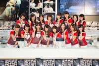 DVD / Blu-rayお渡し会に参加した「バイトAKB」メンバー。 (c)AKS