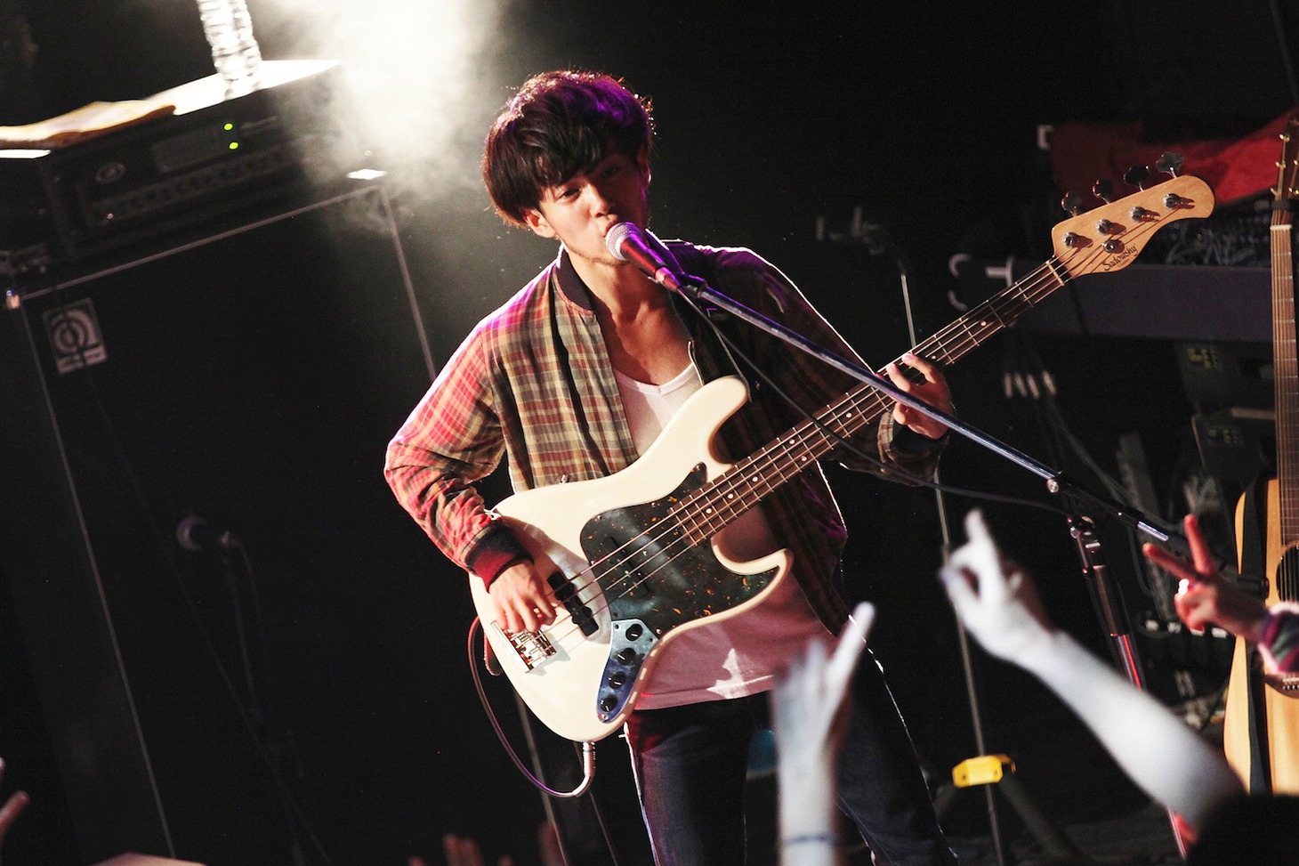 三原康司（B, Cho）（撮影：後藤壮太郎）