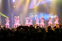 東京パフォーマンスドール 「東京パフォーマンスドール ZEPP TOUR 2014秋 ～DANCE SUMMIT”1×0”ver2.0～」大阪・Zepp Namba公演の様子。