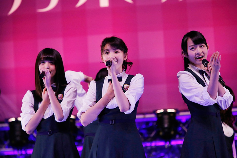 左から齋藤飛鳥、井上小百合、伊藤万理華。