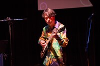 Sugar's CampaignサポートギターのKashif。（撮影：渡辺裕樹）