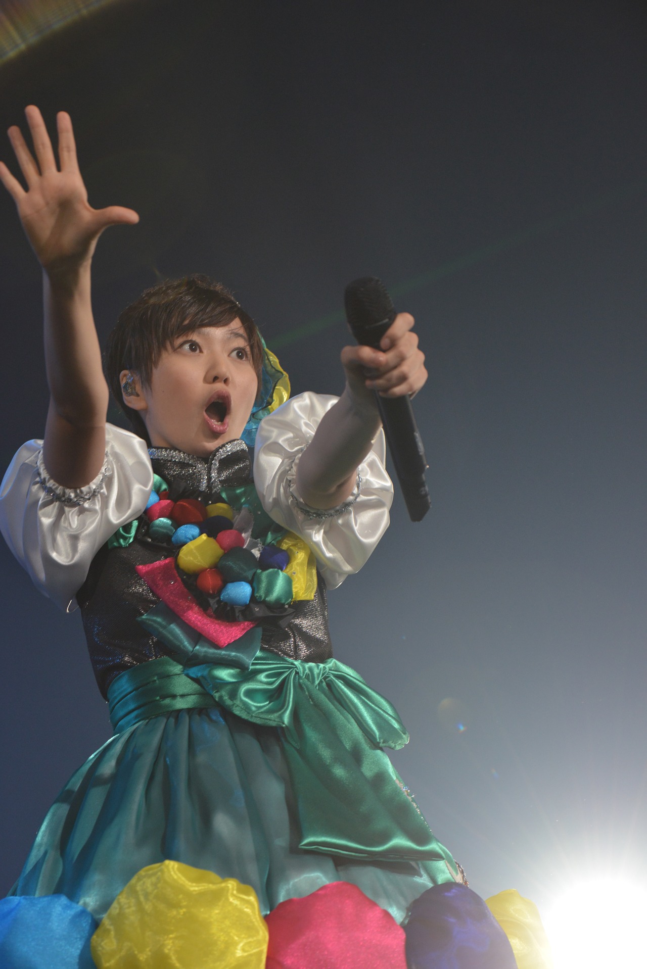 安本彩花