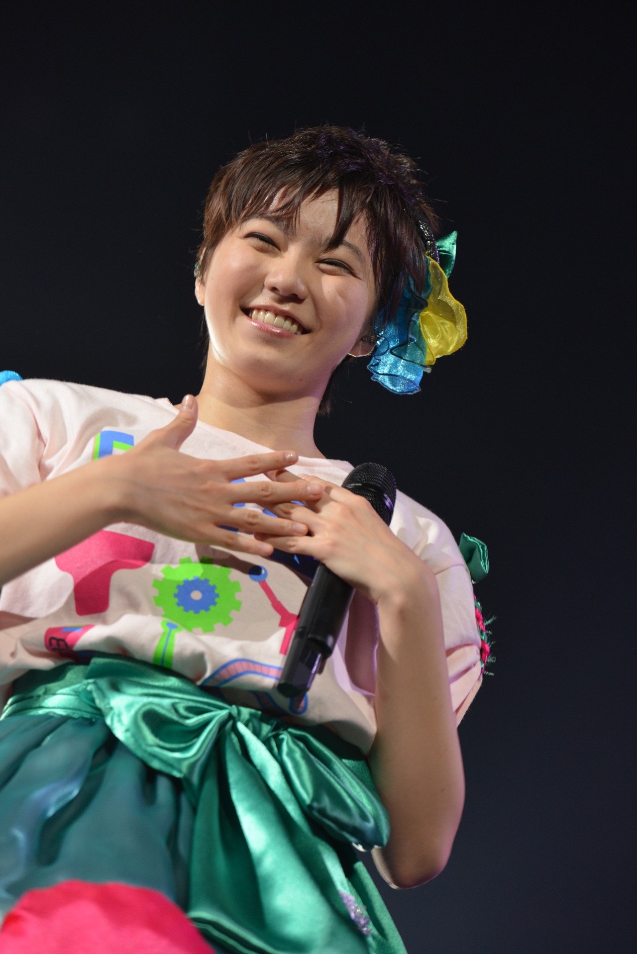安本彩花