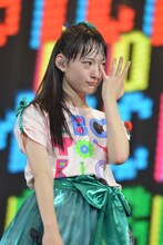 安本彩花のコメントに涙する松野莉奈。