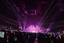 私立恵比寿中学 東西大学芸会2014「エビ中のおもちゃビッグガレージ」横浜アリーナ公演の様子。