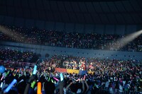 私立恵比寿中学 東西大学芸会2014「エビ中のおもちゃビッグガレージ」横浜アリーナ公演の様子。