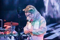 MAN WITH A MISSION 「PLAY WHAT U WANT TOUR」兵庫・ワールド記念ホール公演の模様。