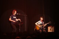 左からたちばな哲也、Rei（photo by KISEKI）。