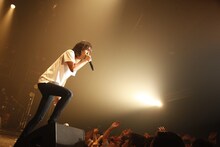 ヌパータヌ ユーユーのゲストボーカル、秋葉正志（ザ・ビートモーターズ）（photo by KISEKI）。