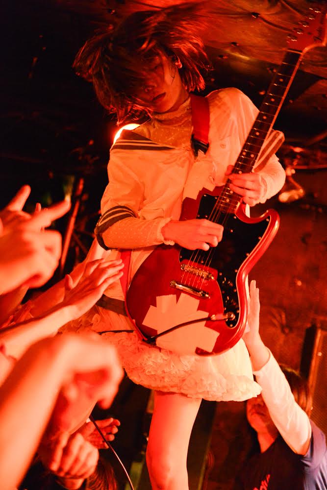 後藤まりこ「お前ら全部りなくすです」11月1日昼公演（ストロングスタイル）の様子。（撮影：朝岡英輔）