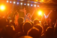 後藤まりこ「お前ら全部りなくすです」11月2日夜公演（後藤まりこ17歳お寿司大好き）の様子。（撮影：朝岡英輔）