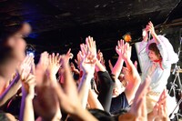 後藤まりこ「お前ら全部りなくすです」11月3日夜公演（バンド）の様子。（撮影：朝岡英輔）