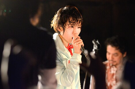 後藤まりこ「お前ら全部りなくすです」11月3日夜公演（バンド）の様子。（撮影：朝岡英輔）