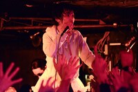 後藤まりこ「お前ら全部りなくすです」11月3日夜公演（バンド）の様子。（撮影：朝岡英輔）