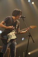 ヌパータヌ ユーユーのゲストボーカル、松山晃太（BYEE the ROUND）（photo by KISEKI）。