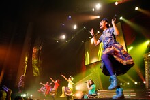 チームしゃちほこ「ホールツアー2014～僕らのカラオケワンダーランド～」初日公演の様子。