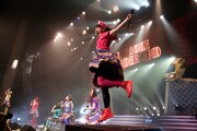 チームしゃちほこ「ホールツアー2014～僕らのカラオケワンダーランド～」初日公演の様子。