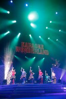 チームしゃちほこ「ホールツアー2014～僕らのカラオケワンダーランド～」初日公演の様子。