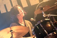 剛（Dr / WHITE ASH）（撮影：柴田恵理）