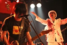 左から下川リオ、大槻ケンヂ