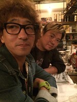 左からボン溝黒、ISAKICK。