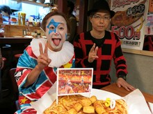 ニューロティカATSUSHI（左）と大槻ケンヂ（右）。