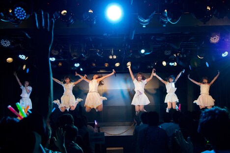 愛乙女★DOLL定期公演の様子。