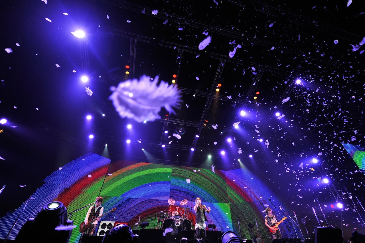 「Over The L'Arc-en-Ciel」メインビジュアル (c)2014 MAVERICK DC