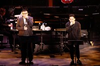 左から槇原敬之、清水翔太。