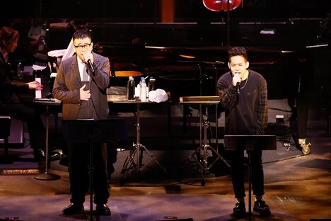 左から槇原敬之、清水翔太。