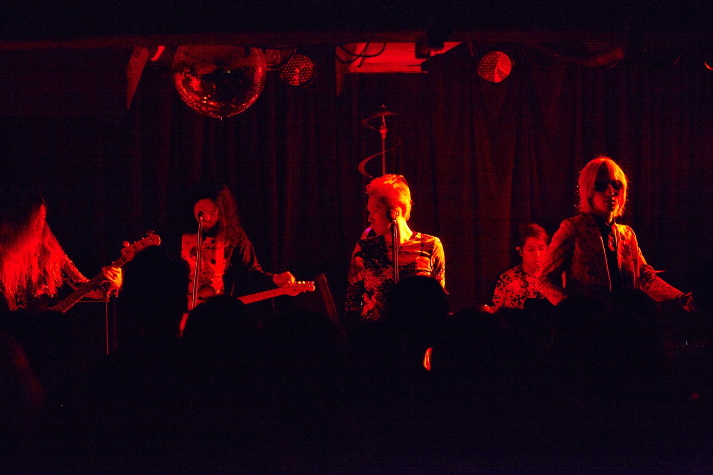 「Bryan Associates Club presents『美的革新犯』＠音楽実験室 新世界」の様子。（撮影：中野修也）