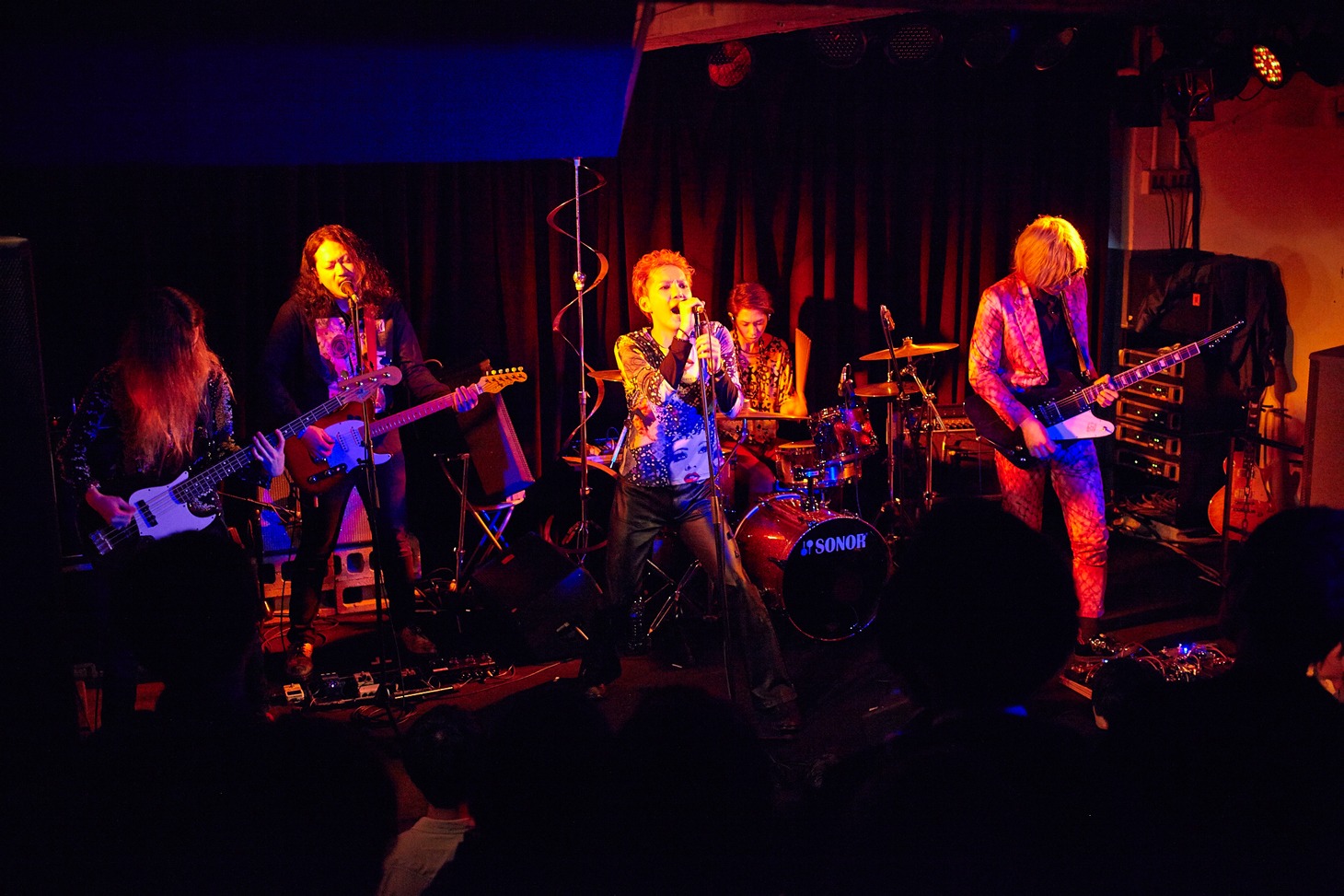 Bryan Associates Clubが2014年11月に行ったワンマンライブの様子。（撮影：中野修也）
