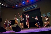 アップアップガールズ（仮）によるリリースイベントの様子。