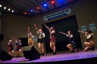 アップアップガールズ（仮）によるリリースイベントの様子。