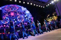 アップアップガールズ（仮）によるリリースイベントの様子。