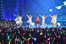 私立恵比寿中学 東西大学芸会2014「エビ中のおもちゃビッグガレージ」神戸ワールド記念ホール公演の様子。