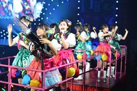 私立恵比寿中学 東西大学芸会2014「エビ中のおもちゃビッグガレージ」神戸ワールド記念ホール公演の様子。