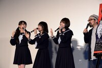 ちあきなおみ「喝采」を熱唱する秋元真夏、生田絵梨花、橋本奈々未。