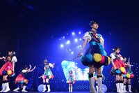 私立恵比寿中学 東西大学芸会2014「エビ中のおもちゃビッグガレージ」神戸ワールド記念ホール公演の様子。