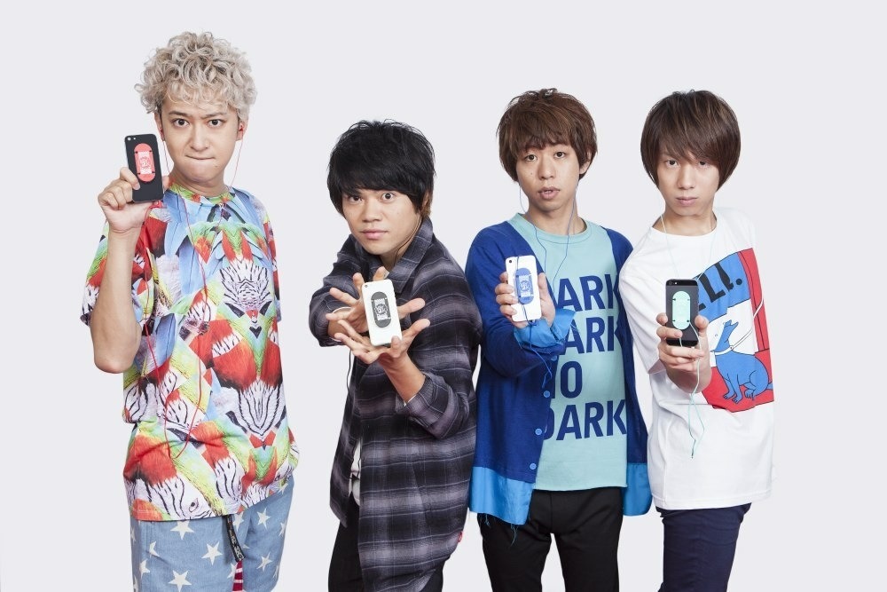 「ぴたスマ」を装着したKEYTALK。