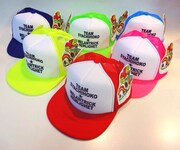 御洒落トリック限定キャップ。3900円。横のバッジは取り外し可能。