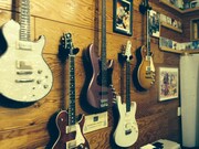 フリーダム カスタムギターリサーチの工房内の様子。